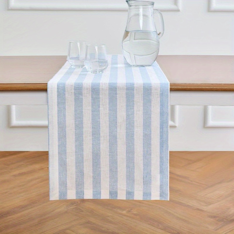 Kitchen Appliances In White - Chemin de table à rayures horizontales